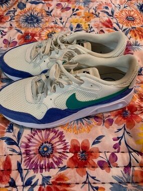 Nike air